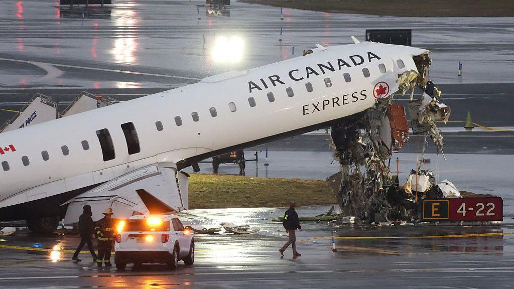 Air Canada Express, opb Jazz Aviation AC8646 accident — LaGuardia Airport (LGA/KLGA), New York, NY, 2026-03-22 — photo 1