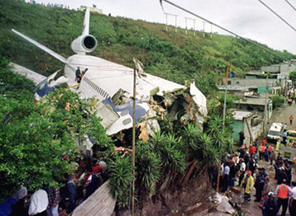 Cubana de Aviación, lsf AOM French Airlines 1216 accident — Guatemala City-La Aurora Airport (GUA), 1999-12-21 — photo 2