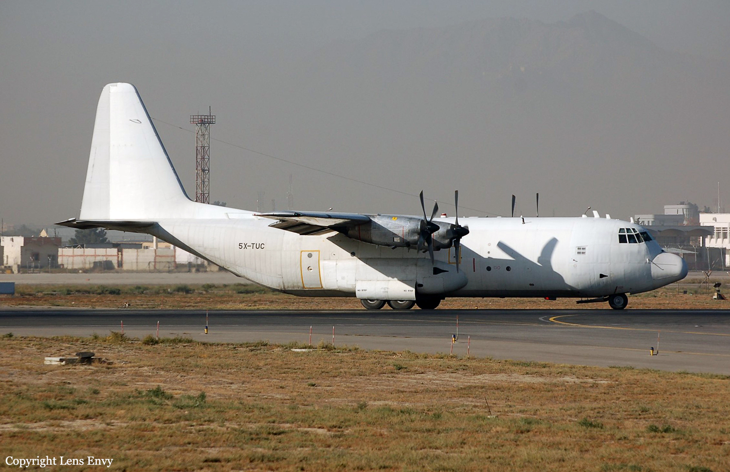 5X-TUC - National Airlines (National Air Cargo), opb Transafrik