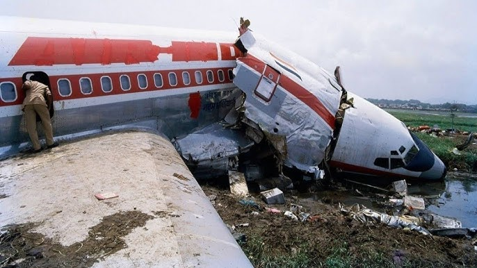 Air-India 403 accident — Bombay-Santacruz Airport (BOM), 1982-06-22 — photo 2