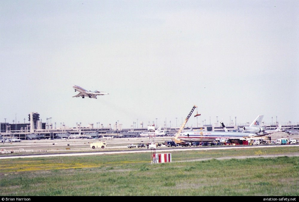 American Eagle Airlines · N268AE accident — Dallas/Fort Worth International Airport, TX (DFW), 2003-04-05 — photo 2