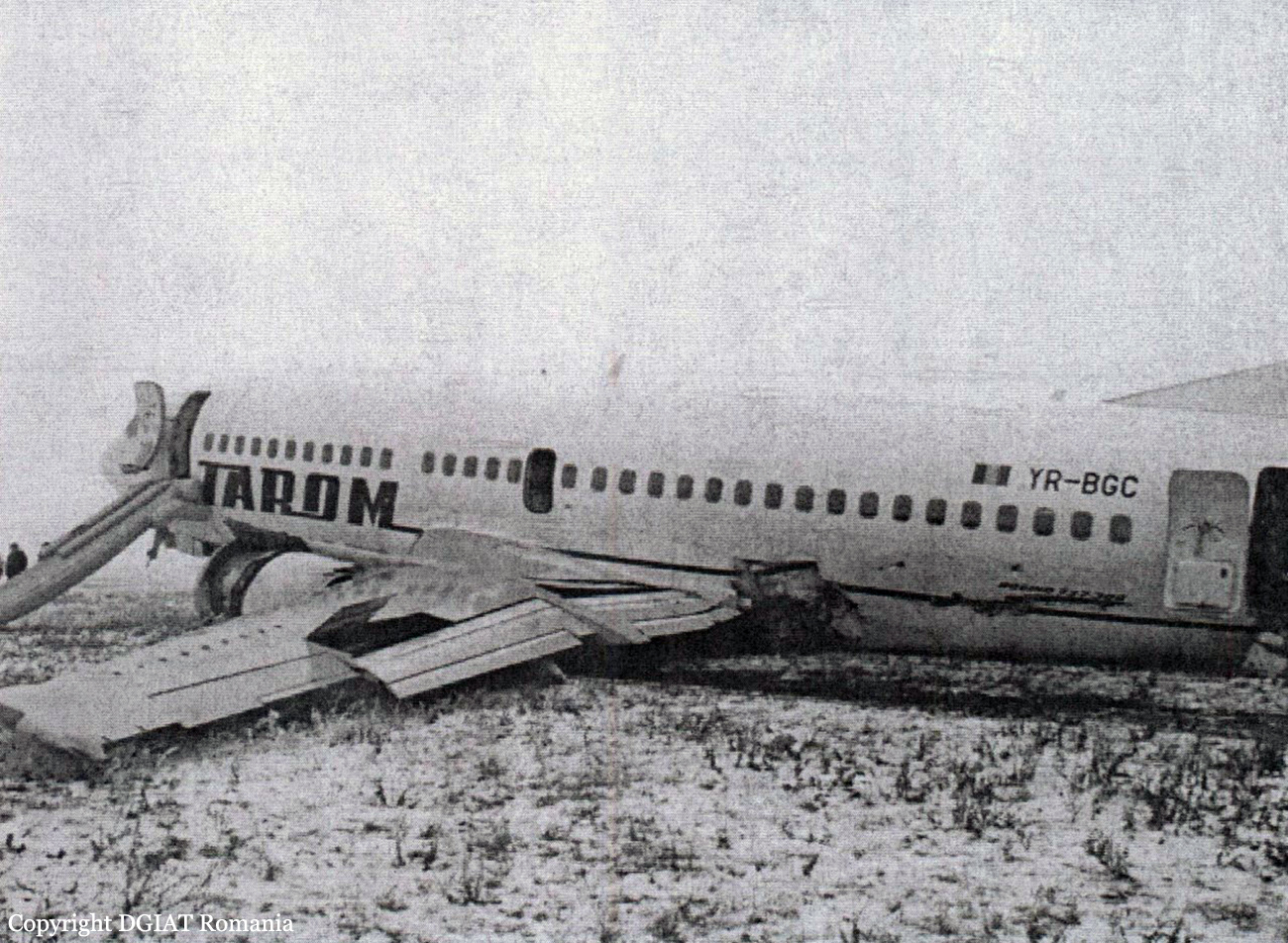 YR-AMA - Tarom
