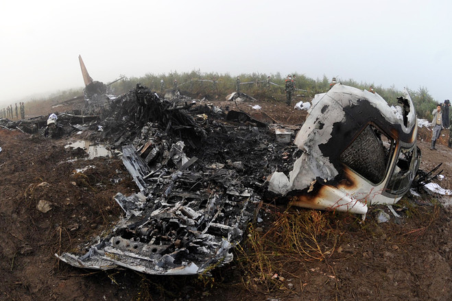 Embraer ERJ 190-100 LR  (ERJ-190LR) crash — 0,9 km E of Yichun Lindu Airport (LDS), 2010-08-24