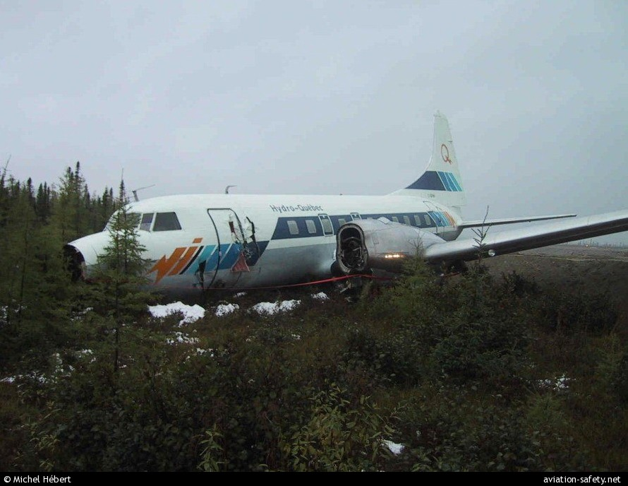 Hydro-Quebec · C-GFHH accident — La Grande-LG-4 airstrip, QC, 2000-09-27 — photo 2