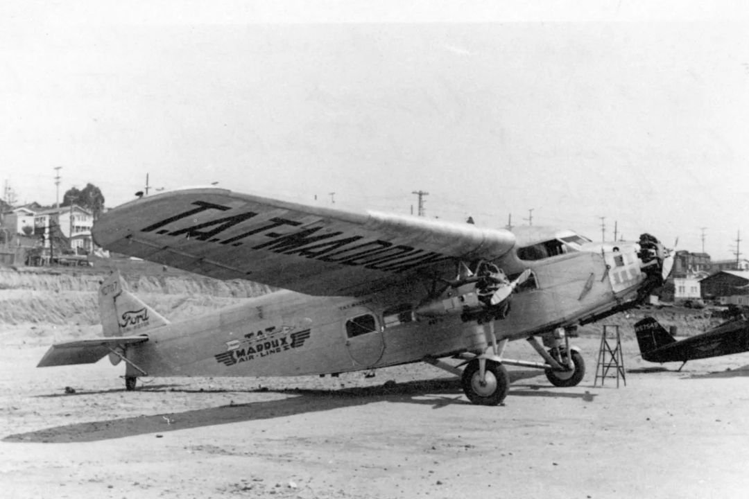 NC9689 - Maddux Airlines