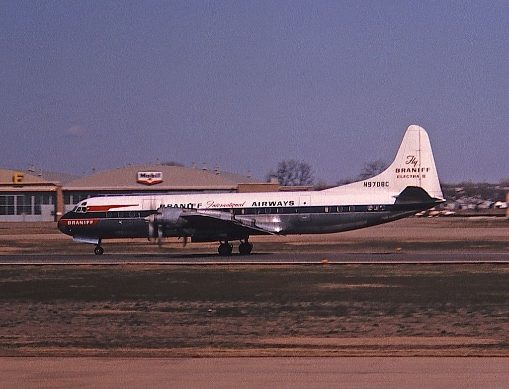 542 - Braniff International Airways