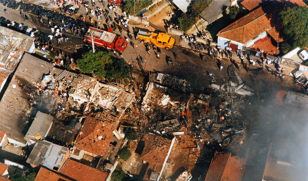 TAM Transportes Aéreos Regionais 402 accident — 1,5 km S of São Paulo-Congonhas Airport, SP (CGH), 1996-10-31 — photo 2