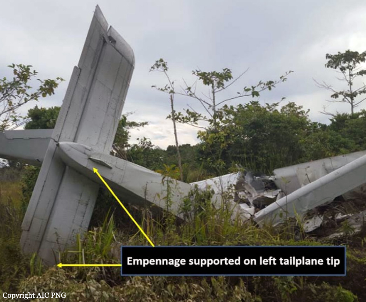 de Havilland Canada C-7A Caribou (DHC-4) crash — 8 km from Kiunga, 1995-07-01